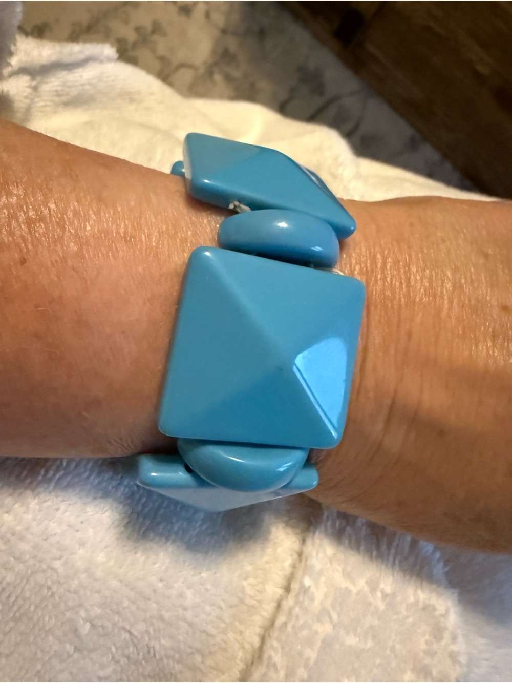 Blue Pyramid-Link Stretch Bracelet - Unbranded